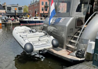 Van Der Valk Yacht voor Williams 325 Jet tender te Heeg/Heusden