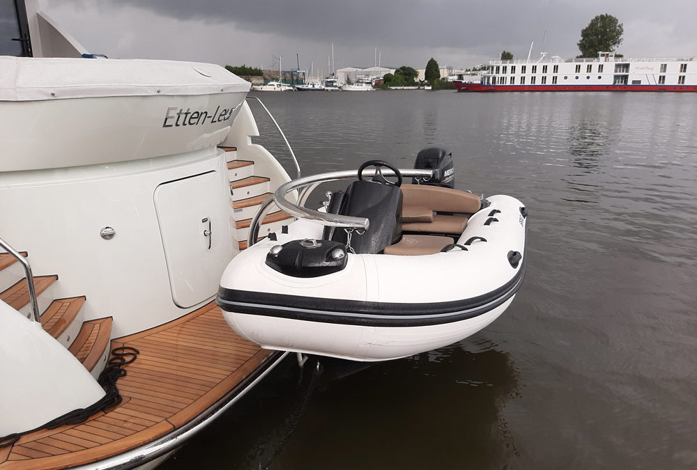 Van Den Hoven Yacht