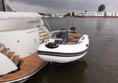 Van Den Hoven Yacht