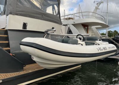 Super Lauwersmeer 45 AC met Williams 285 in Willemstad (NL)